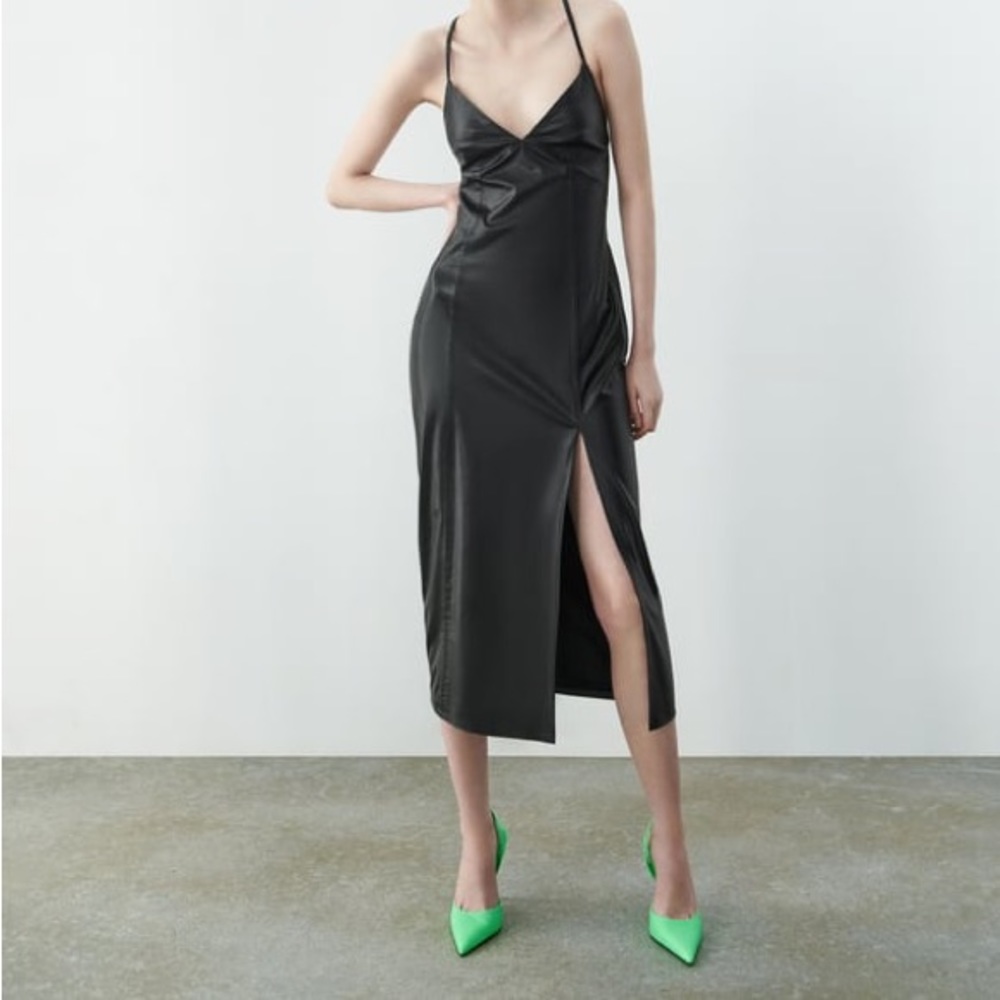 Brand new Zara size XS FAUX LEATHER SLIP DRESS Black 0/2214/723/800/01 midi